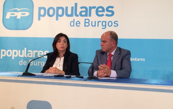 Sandra Moneo y Alfredo González Torres comparecieron en la sede del PP. 